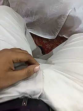 Snapshot of witchhunter1 chatting on 10/27/25, 02:43 witchhunter1 online show from 10/27/25, 02:43