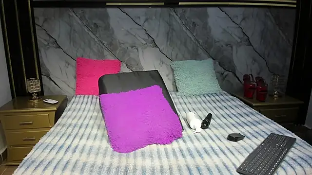 Snapshot of Niyirey1 chatting on 10/25/25, 12:34 Niyirey1 online show from 10/25/25, 12:34