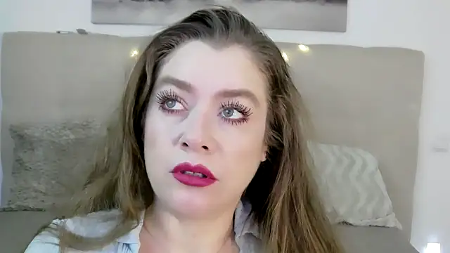 Snapshot of PetersEmily chatting on 12/01/24, 10:10 PetersEmily online show from 12/01/24, 10:10