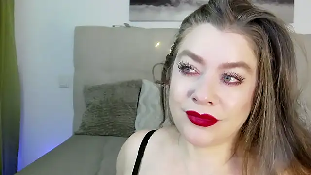 Snapshot of PetersEmily chatting on 12/14/24, 12:01 PetersEmily online show from 12/14/24, 12:01