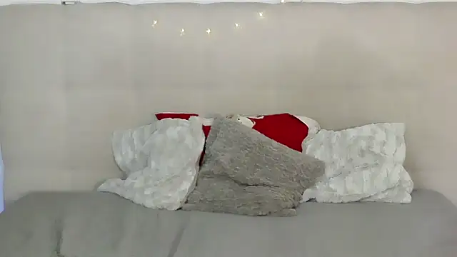 Snapshot of PetersEmily chatting on 02/07/25, 09:04 PetersEmily online show from 02/07/25, 09:04