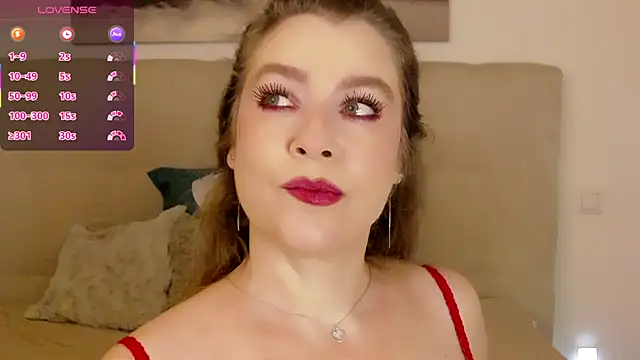 Snapshot of PetersEmily chatting on 11/03/25, 10:10 PetersEmily online show from 11/03/25, 10:10