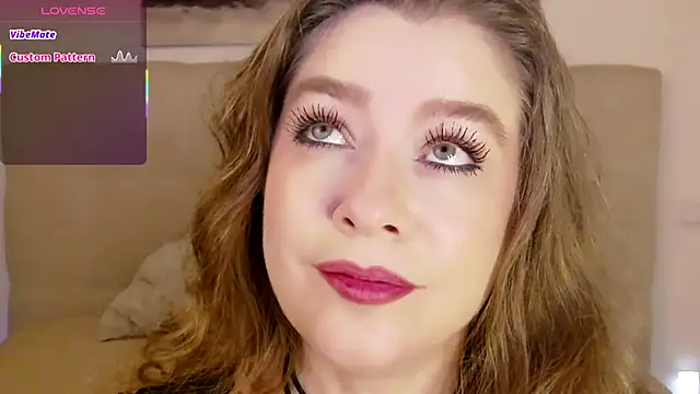 Snapshot of PetersEmily chatting on 11/15/25, 09:21 PetersEmily online show from 11/15/25, 09:21