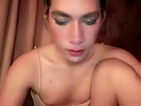 Snapshot of QUEEN_LILITH chatting on 12/01/25, 04:06 QUEEN LILITH online show from 12/01/25, 04:06