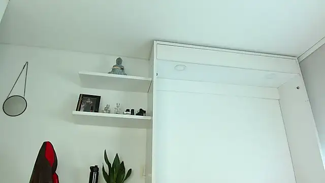 Snapshot of Robyn_Miller chatting on 09/18/25, 01:35 Robyn Miller online show from 09/18/25, 01:35