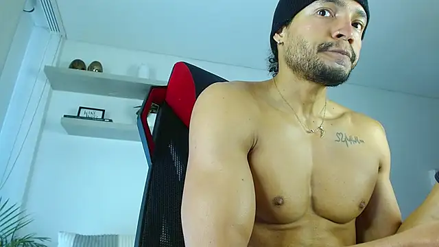 Snapshot of Robyn_Miller chatting on 10/08/25, 01:53 Robyn Miller online show from 10/08/25, 01:53