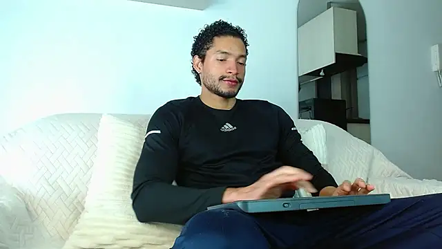 Snapshot of Robyn_Miller chatting on 10/10/25, 02:16 Robyn Miller online show from 10/10/25, 02:16