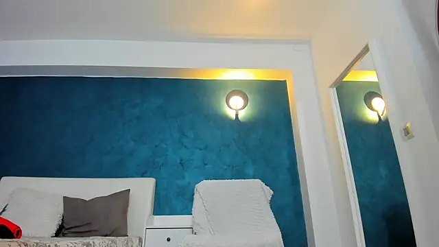 Anna Lewis online show from 03/10/25, 08:12