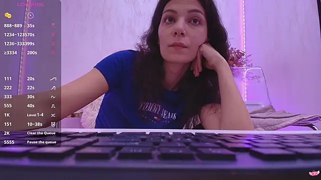 Snapshot of Anna_Lewis chatting on 04/05/26, 06:43 Anna Lewis online show from 04/05/26, 06:43