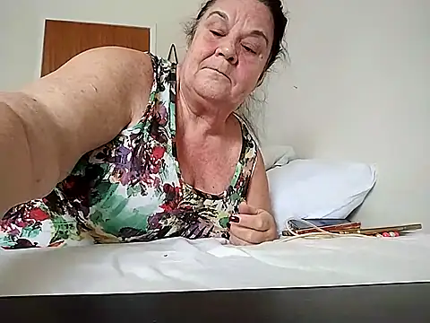 Snapshot of Yaya_Mineira chatting on 09/26/25, 03:27 Yaya Mineira online show from 09/26/25, 03:27