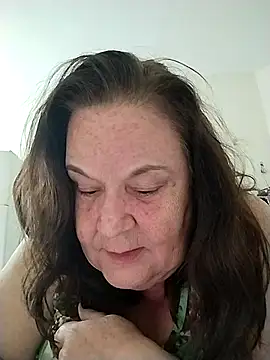 Snapshot of Yaya_Mineira chatting on 10/10/25, 03:33 Yaya Mineira online show from 10/10/25, 03:33