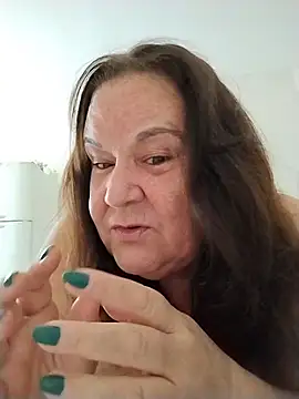 Snapshot of Yaya_Mineira chatting on 11/15/25, 10:45 Yaya Mineira online show from 11/15/25, 10:45