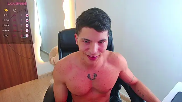 Snapshot of harrisoncuper chatting on 10/15/25, 03:17 harrisoncuper online show from 10/15/25, 03:17