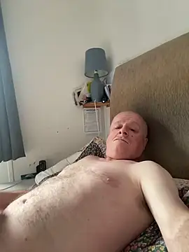 Snapshot of locallad88 chatting on 10/11/25, 08:24 locallad88 online show from 10/11/25, 08:24