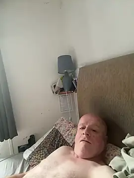 Snapshot of locallad88 chatting on 10/14/25, 08:04 locallad88 online show from 10/14/25, 08:04