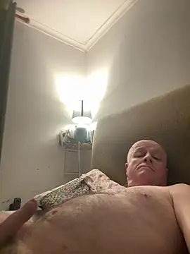 Snapshot of locallad88 chatting on 10/17/25, 10:45 locallad88 online show from 10/17/25, 10:45