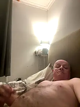 Snapshot of locallad88 chatting on 10/27/25, 06:12 locallad88 online show from 10/27/25, 06:12