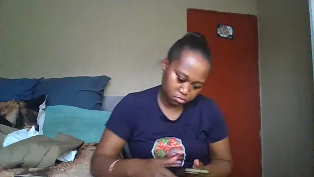 Snapshot of EbonySeductressx chatting on 10/20/25, 12:05 EbonySeductressx online show from 10/20/25, 12:05