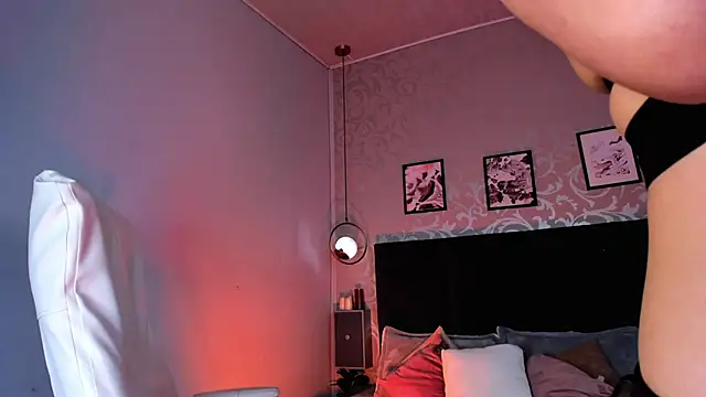 Lara bombshell online show from 02/23/25, 02:07