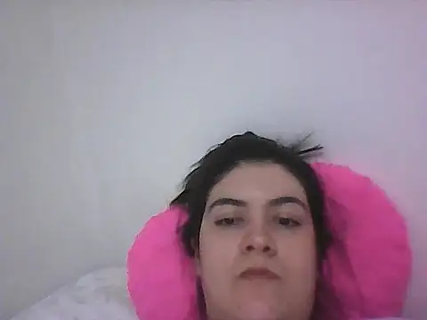 Snapshot of lauratobon chatting on 06/17/26, 06:49 lauratobon online show from 06/17/26, 06:49