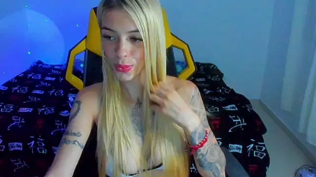 Snapshot of barbiee_05 chatting on 05/19/26, 01:33 barbiee 05 online show from 05/19/26, 01:33