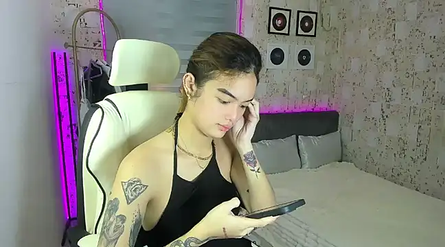 AlexandraMooree online show from 01/17/25, 01:46