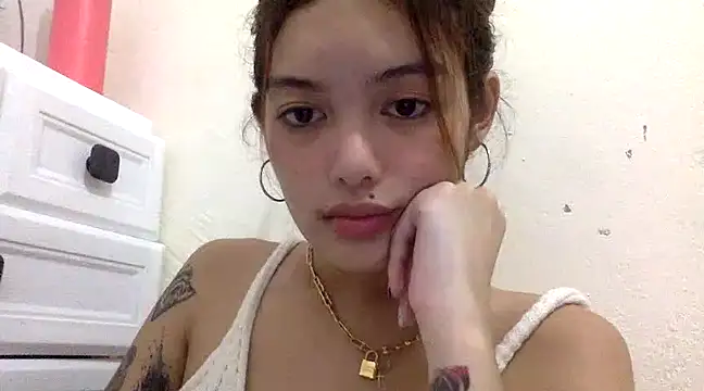 AlexandraMooree online show from 02/23/25, 01:53