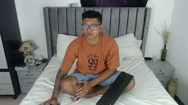 TomLover 12 online show from 12/28/24, 05:03