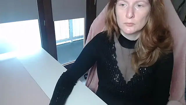 Snapshot of Exotic-Desire chatting on 10/29/25, 08:16 Exotic-Desire online show from 10/29/25, 08:16