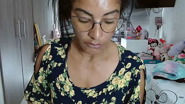 kateleyagrey online show from 12/18/24, 02:17