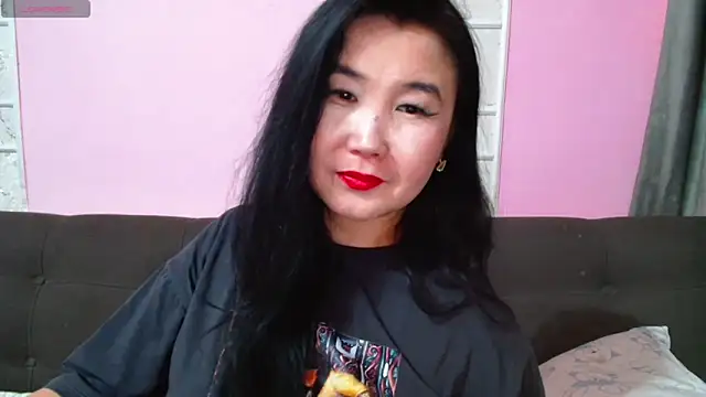 Snapshot of Bet_Lu chatting on 10/18/25, 07:31 Bet Lu online show from 10/18/25, 07:31