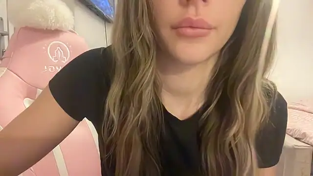 Snapshot of Lillymariee chatting on 01/14/25, 04:50 Lillymariee online show from 01/14/25, 04:50