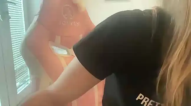 Snapshot of Lillymariee chatting on 02/25/25, 02:54 Lillymariee online show from 02/25/25, 02:54