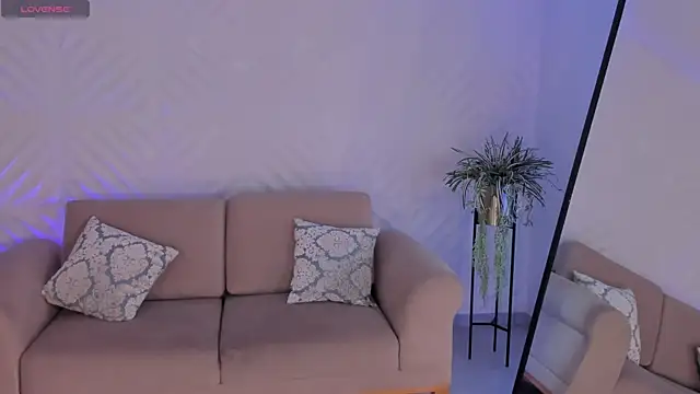 Snapshot of RoseFerrera chatting on 11/04/25, 08:08 RoseFerrera online show from 11/04/25, 08:08