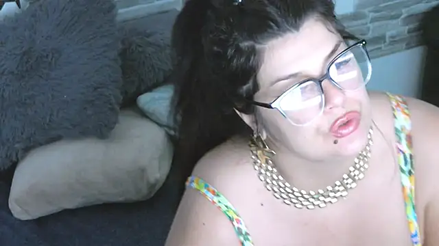 Snapshot of TinaMaay chatting on 05/17/26, 10:33 TinaMaay online show from 05/17/26, 10:33
