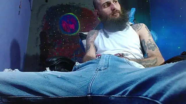 Snapshot of Tatted21xxx chatting on 01/15/25, 03:43 Tatted21xxx online show from 01/15/25, 03:43