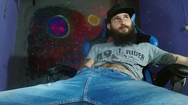 Snapshot of Tatted21xxx chatting on 02/18/25, 02:05 Tatted21xxx online show from 02/18/25, 02:05