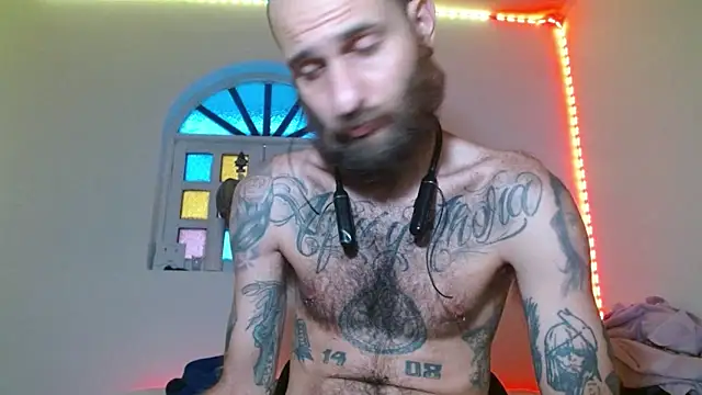 Snapshot of Tatted21xxx chatting on 09/20/25, 09:38 Tatted21xxx online show from 09/20/25, 09:38