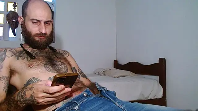 Snapshot of Tatted21xxx chatting on 09/22/25, 07:38 Tatted21xxx online show from 09/22/25, 07:38