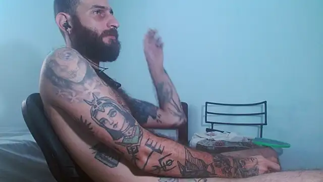 Snapshot of Tatted21xxx chatting on 09/27/25, 03:39 Tatted21xxx online show from 09/27/25, 03:39