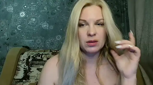 Snapshot of BlondeFox chatting on 02/19/25, 01:39 BlondeFox online show from 02/19/25, 01:39