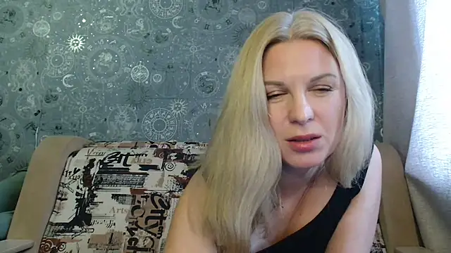 Snapshot of BlondeFox chatting on 10/13/25, 04:23 BlondeFox online show from 10/13/25, 04:23