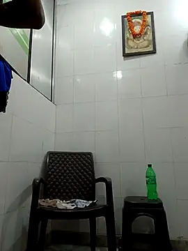 Snapshot of Manmohini123 chatting on 09/18/25, 05:42 Manmohini123 online show from 09/18/25, 05:42