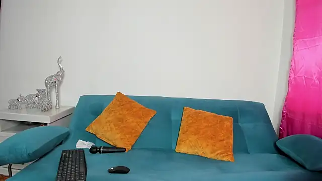 Snapshot of Victoria_Jonness chatting on 12/14/25, 05:51 Victoria Jonness online show from 12/14/25, 05:51