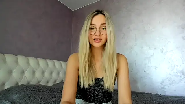 Snapshot of _DarkRose_ chatting on 03/08/25, 08:22 DarkRose online show from 03/08/25, 08:22