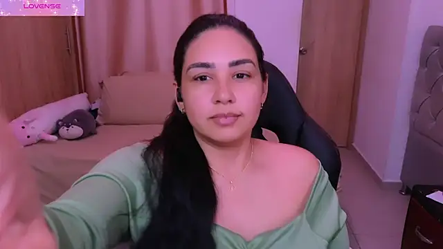 Snapshot of _anastasia chatting on 10/10/25, 08:19  anastasia online show from 10/10/25, 08:19