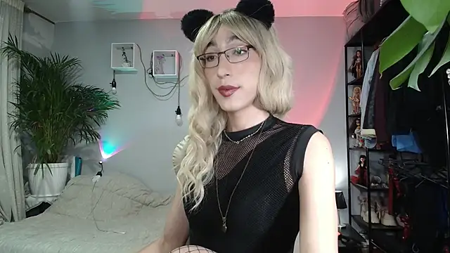 NicoleCortez online show from 10/04/25, 08:56