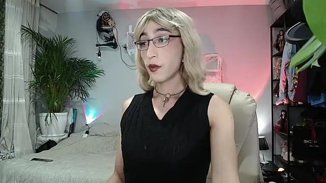 NicoleCortez online show from 10/26/25, 02:28