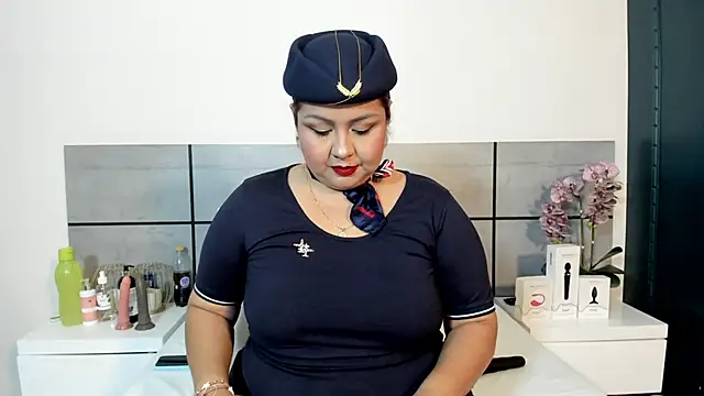 Snapshot of EmmaSmith2 chatting on 11/24/25, 02:33 EmmaSmith2 online show from 11/24/25, 02:33