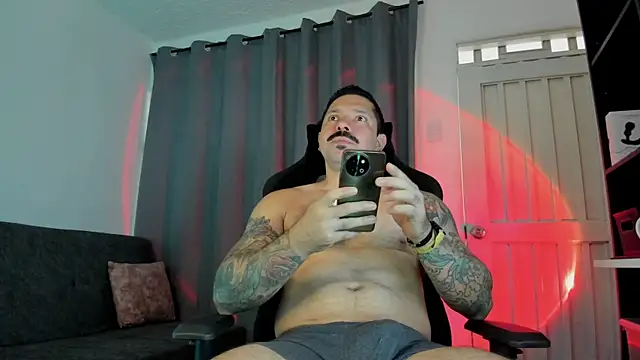 Snapshot of Pierre_Vidal chatting on 11/20/25, 08:41 Pierre Vidal online show from 11/20/25, 08:41